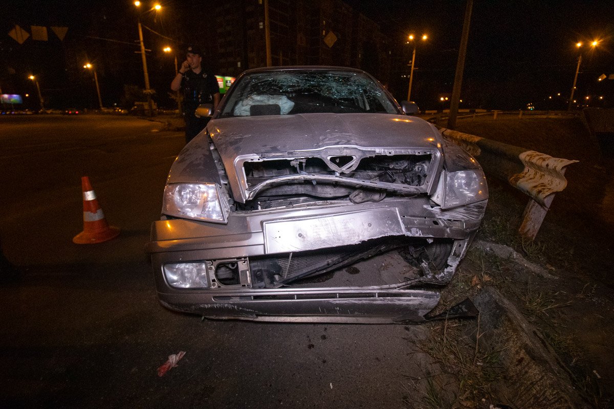 В Деснянском районе Киева на перекрестке проспекта Владимира Маяковского и улицы Сержа Лифаря произошло ДТП