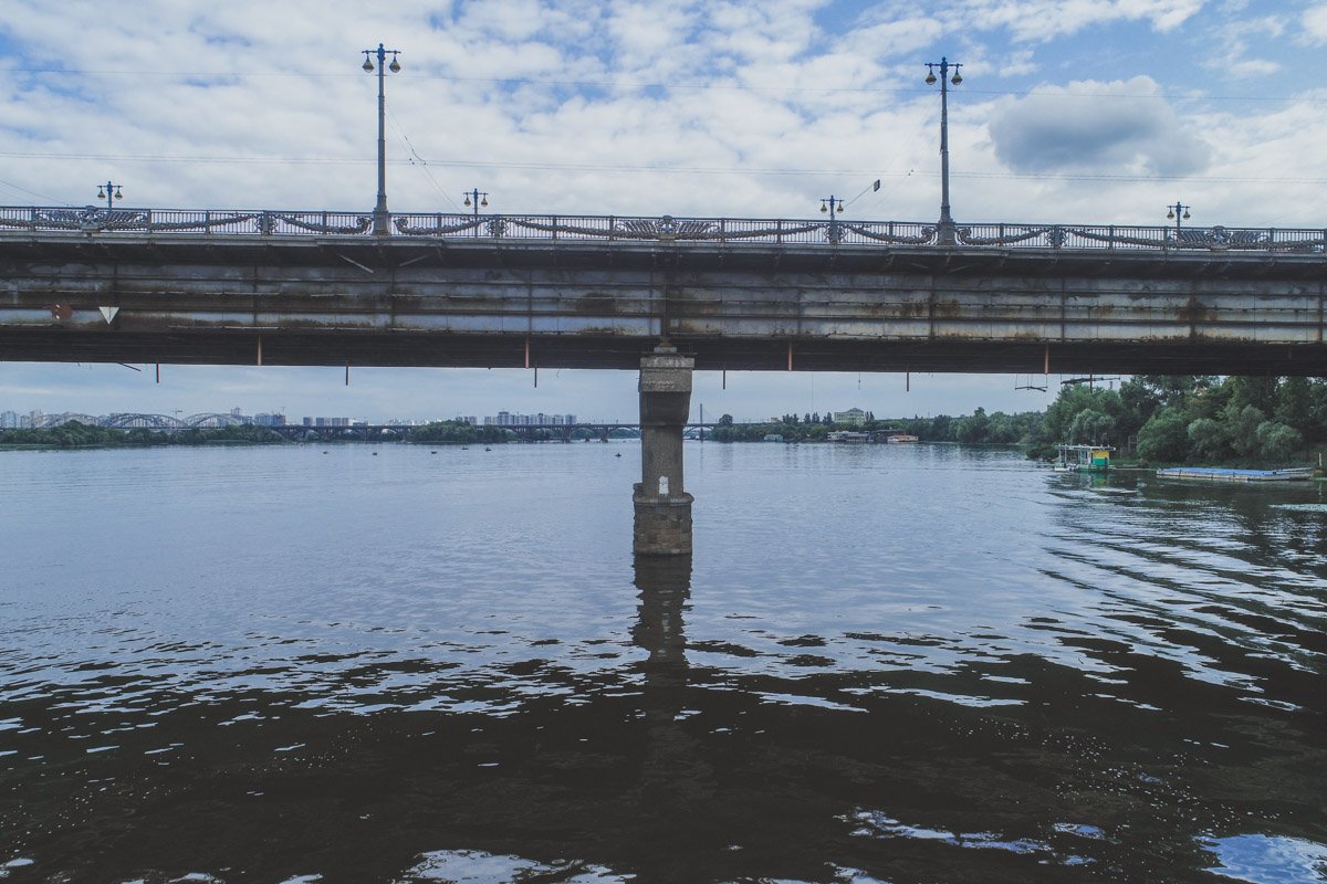 Радует, что опоры моста выглядят вполне нормально и вблизи Радует, что опоры моста выглядят вполне нормально и вблизи