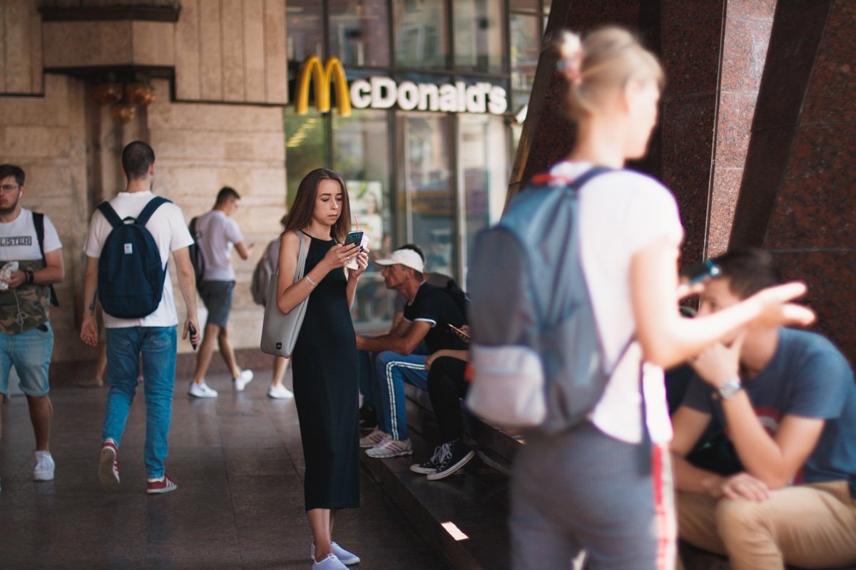 Когда он написал, что будет "сейчас" еще полчаса назад Когда он написал, что будет "сейчас" еще полчаса назад