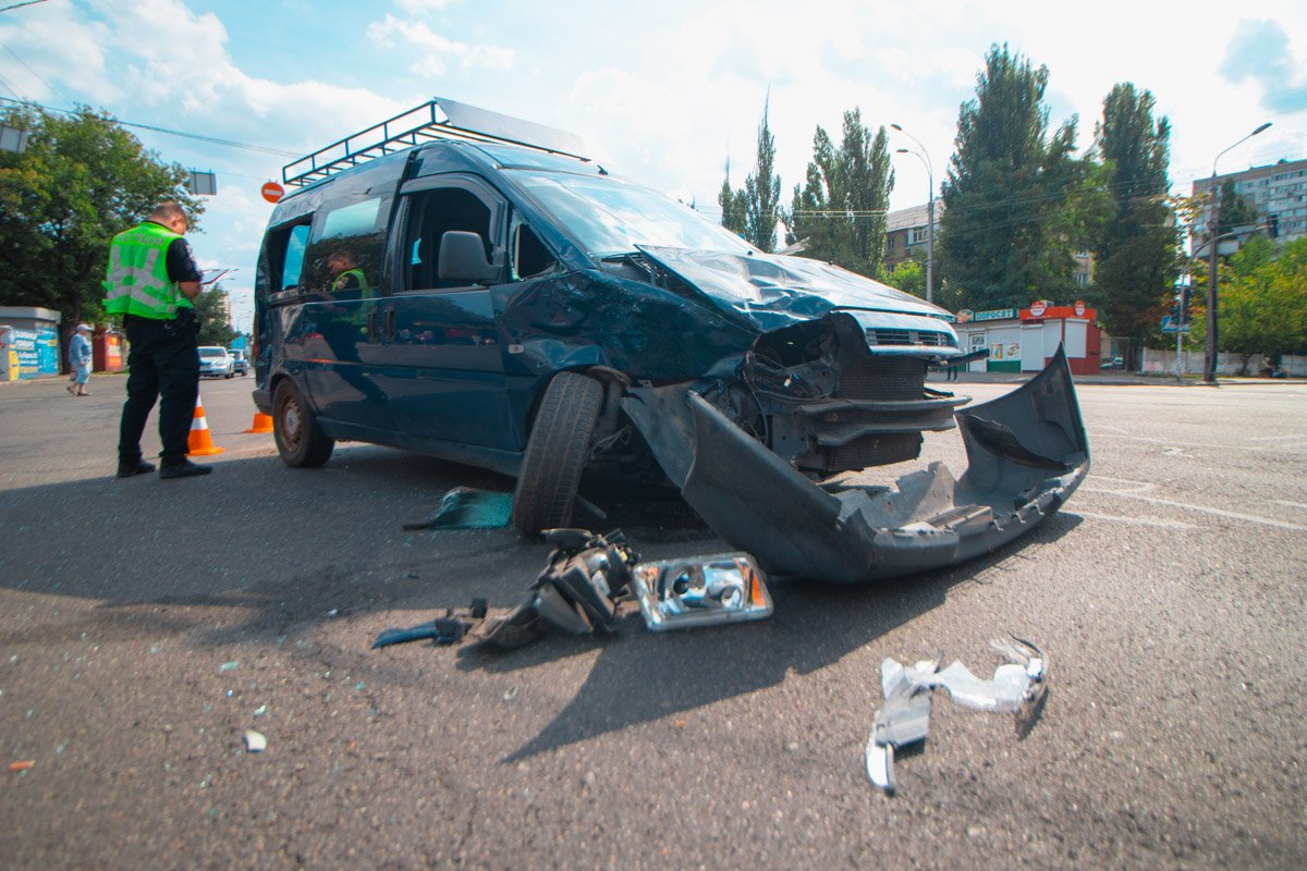 Автомобили получили более серьезные повреждения