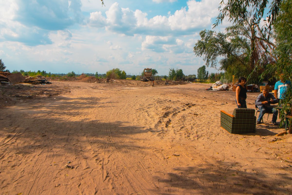 26 гектаров плодородной земли вывезли, а на ее место начали свозить груды мусора 26 гектаров плодородной земли вывезли, а на ее место начали свозить груды мусора