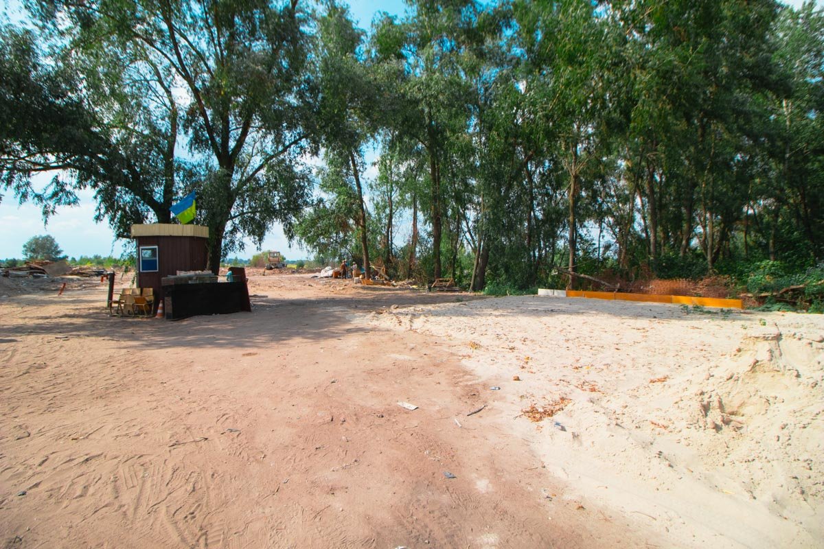 Теперь вся техника, которая будет пытаться заехать сюда, будет арестована Теперь вся техника, которая будет пытаться заехать сюда, будет арестована