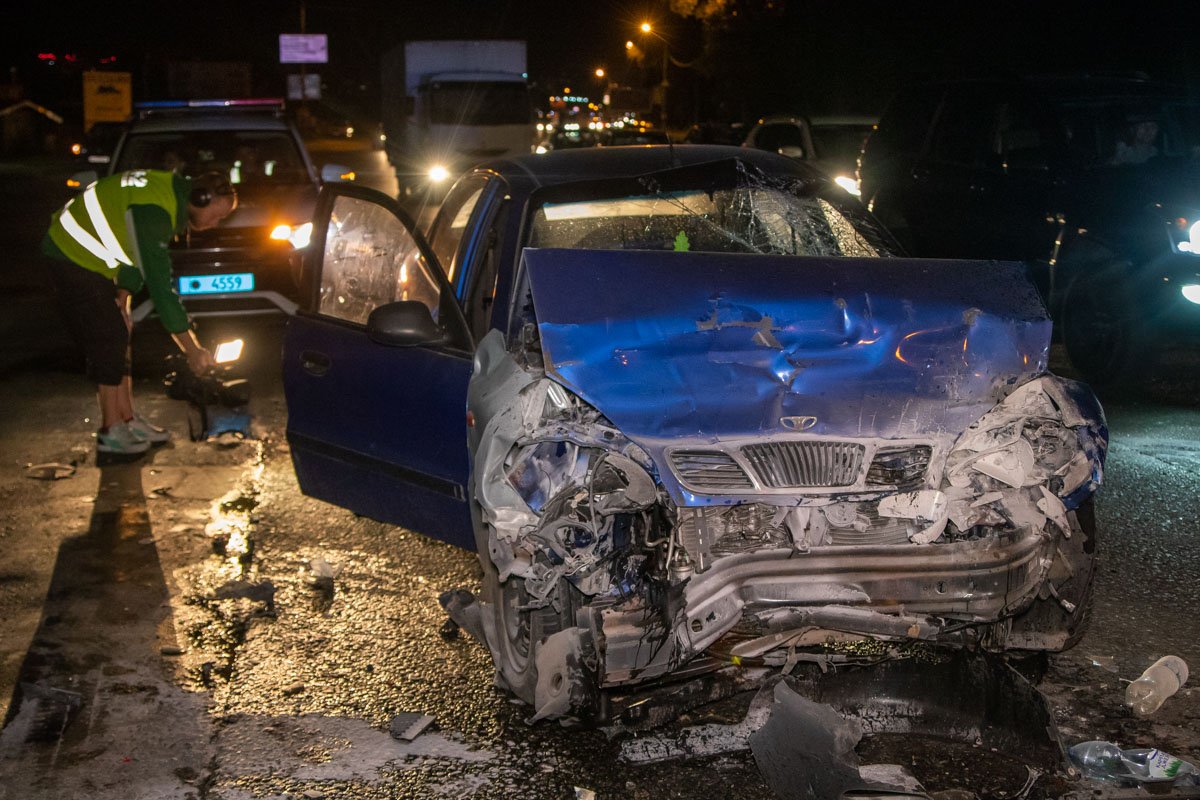 При въезде на Жулянский мост произошла авария с участием автомобилей Daewoo Lanos и Honda Pilot