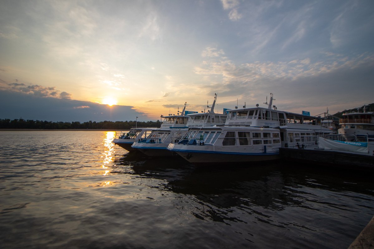 В конце концов, нечасто можно увидеть эти суда стоящими на месте В конце концов, нечасто можно увидеть эти суда стоящими на месте