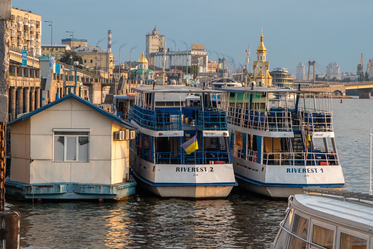 Набережная проснется и снова будет готова встречать жителей и гостей Киева Набережная проснется и снова будет готова встречать жителей и гостей Киева