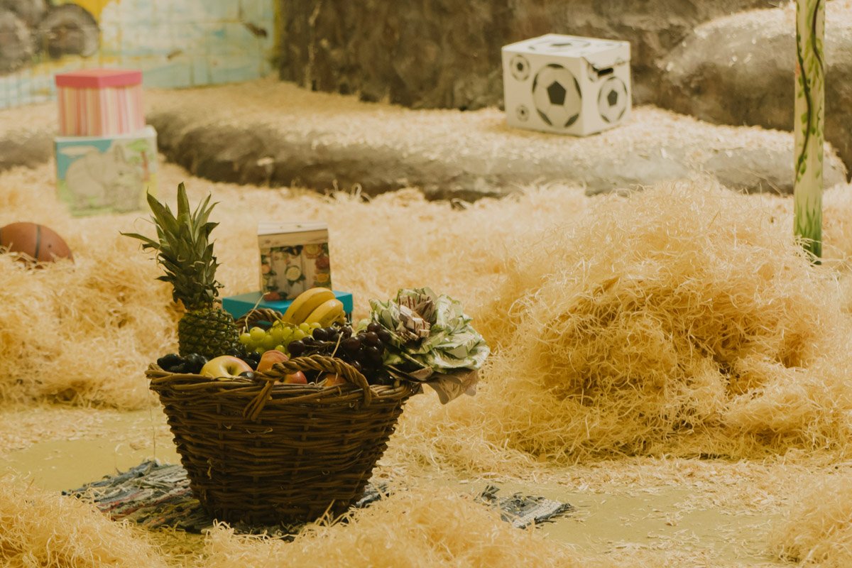 Сотрудники подготовили для Тони 45 коробок с подарками. Гвоздь программы - корзина любимых сладостей Сотрудники подготовили для Тони 45 коробок с подарками. Гвоздь программы - корзина любимых сладостей