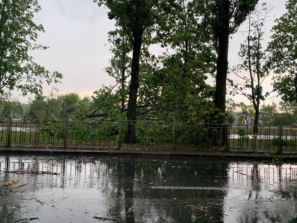 По Киеву пронесся ураган