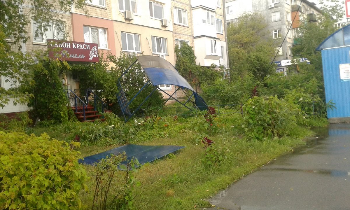 Пострадали даже остановки