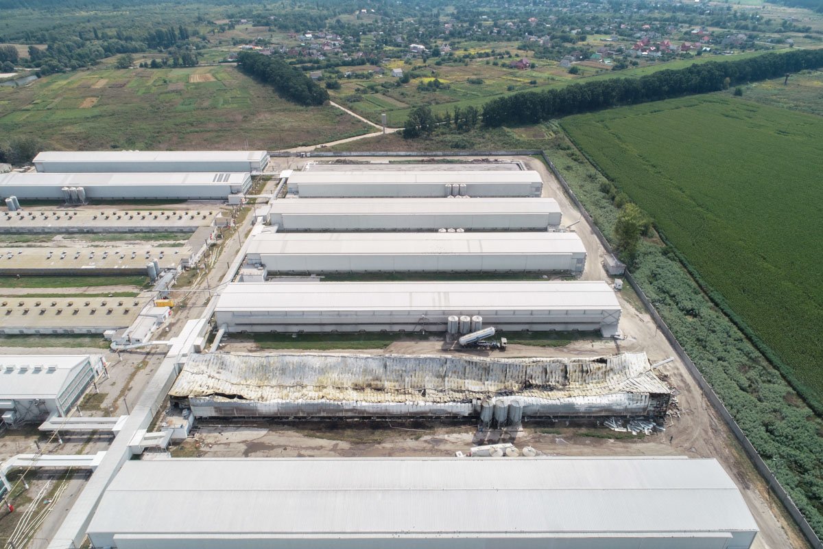 Огонь достигал таких температур, что металлические перекрытия раскалялись докрасна Огонь достигал таких температур, что металлические перекрытия раскалялись докрасна