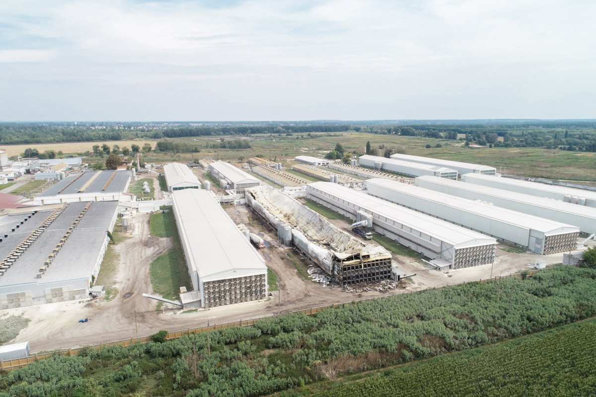 Отметим, что это не первый пожар этим летом, который произошел на этой же фабрике Отметим, что это не первый пожар этим летом, который произошел на этой же фабрике