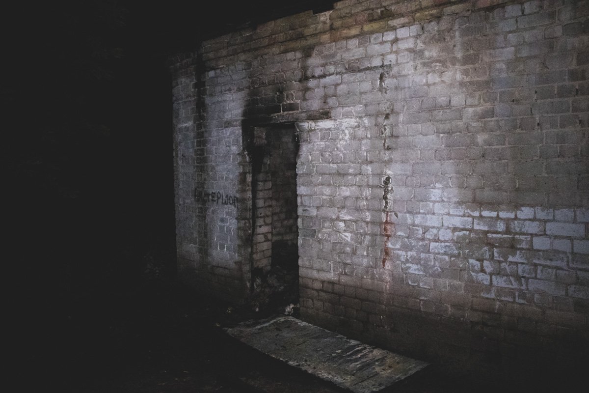 В заброшенном помещении жили бездомные 