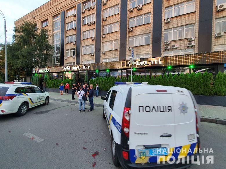 В Печерском районе Киева на бульваре Леси Украинки между двумя компаниями в ресторане произошел конфликт