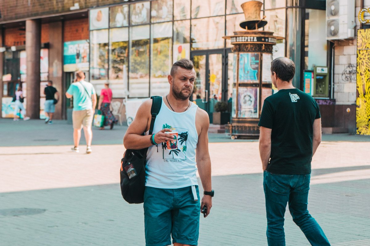 Третья кружка кофе, но проснуться все еще не удается Третья кружка кофе, но проснуться все еще не удается