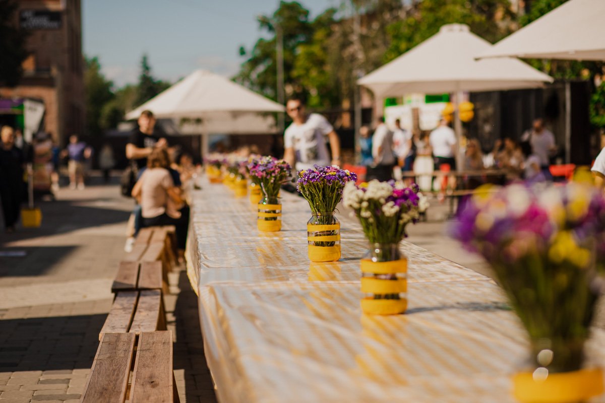 Столы готовы "отражать атаки" гурманов