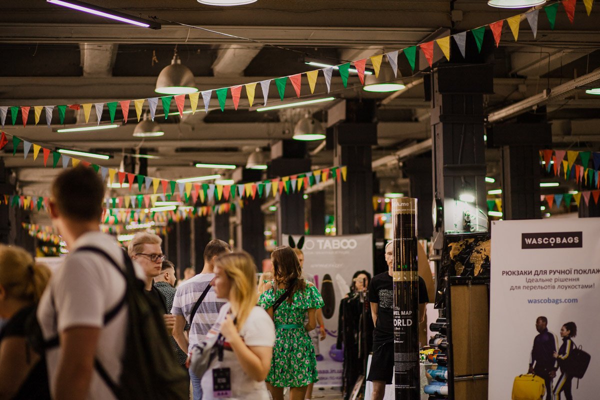 Люди отлично проводили время на фестивале