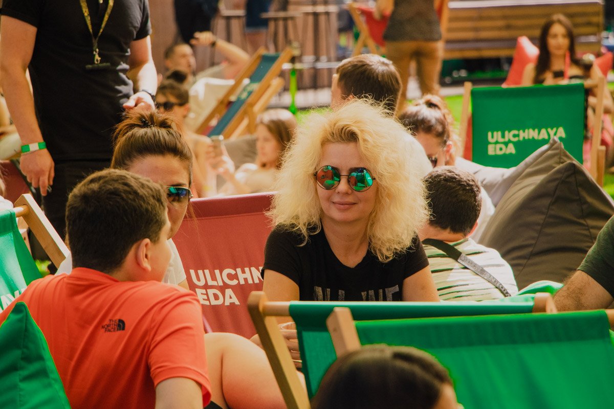 Этот взгляд виден даже через непрозрачные очки