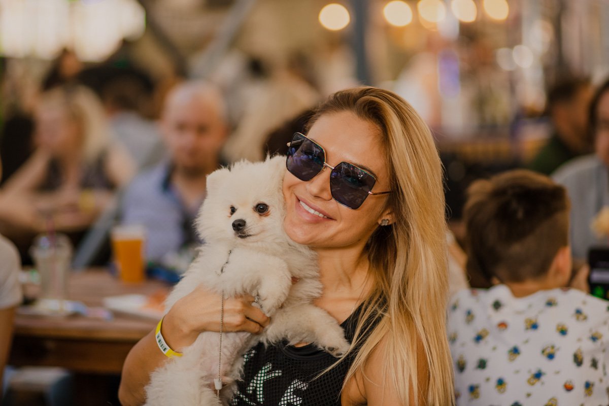 Кто-то приходил с детьми, а кто-то вот с такими милыми пушистыми шариками