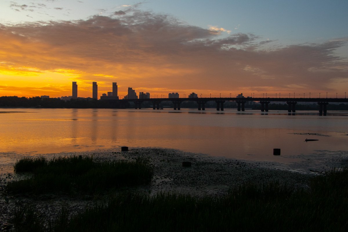 Вот и мы решили спуститься ближе к Днепру, чтобы максимально показать природную красоту без вмешательства человека Вот и мы решили спуститься ближе к Днепру, чтобы максимально показать природную красоту без вмешательства человека