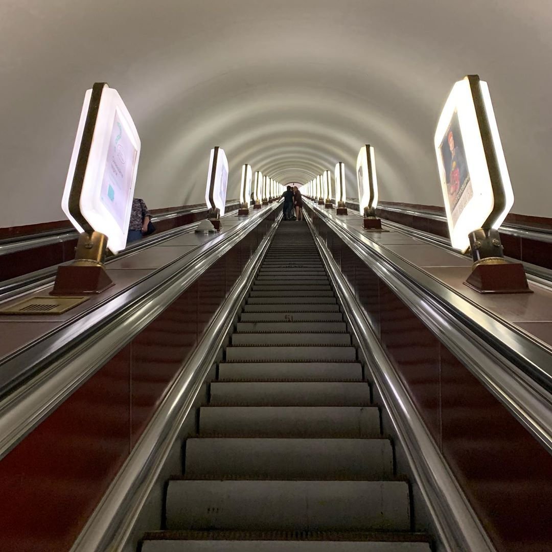 Кто сказал, что в метро нельзя найти красоту? @andrebeze вот нашел - в симметрии и простоте