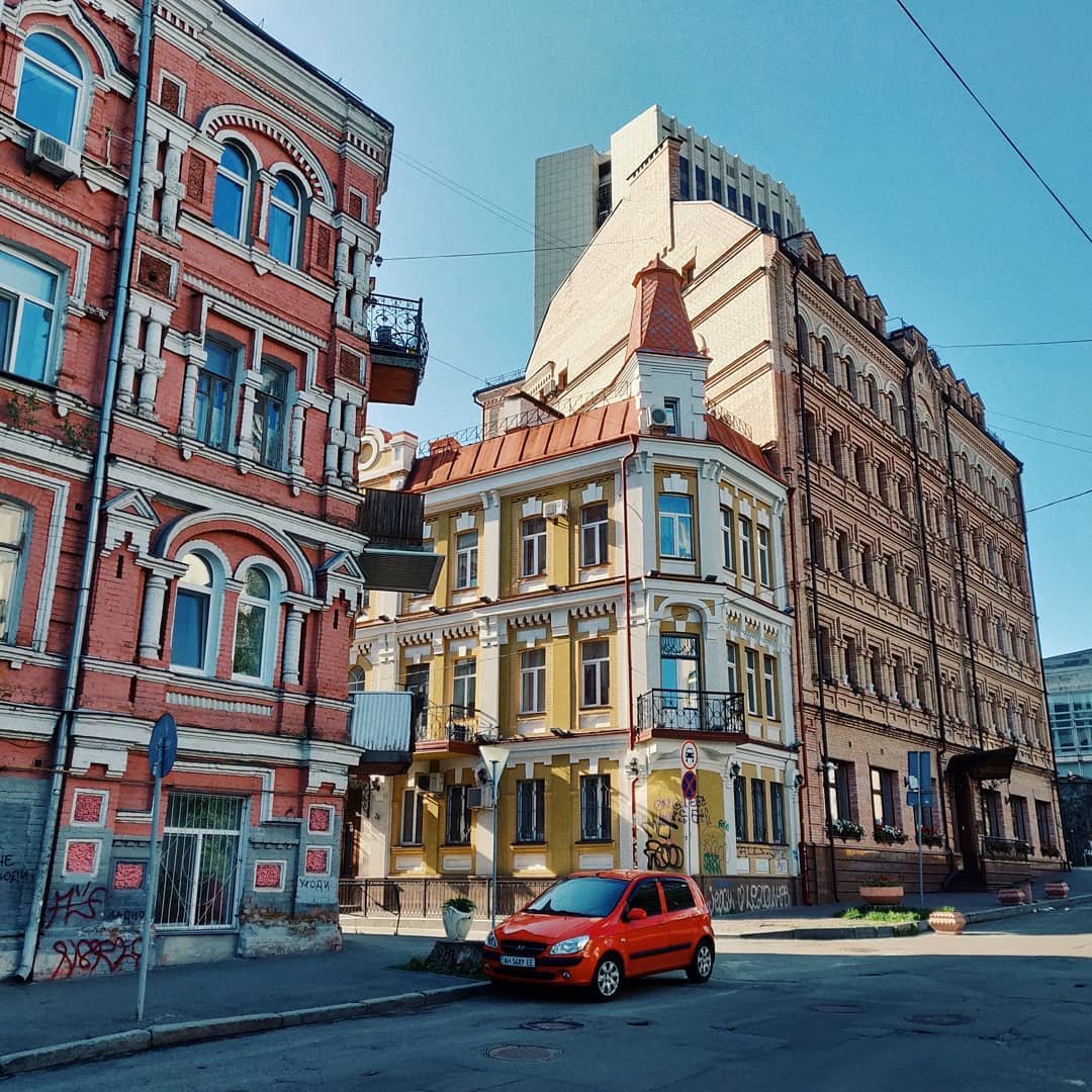 Ну и как в подборке лучших фотографий можно обойтись без Подола? Правильно - никак, вот и @catinthefog подумал также