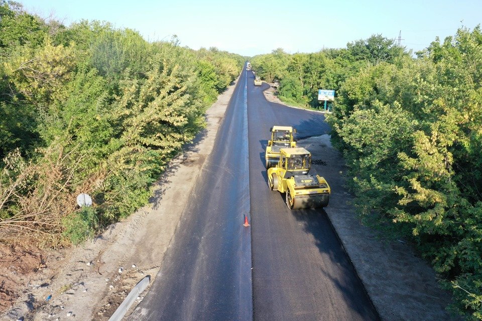 Соединить два важных промышленных города Украины нужно качественной дорогой 