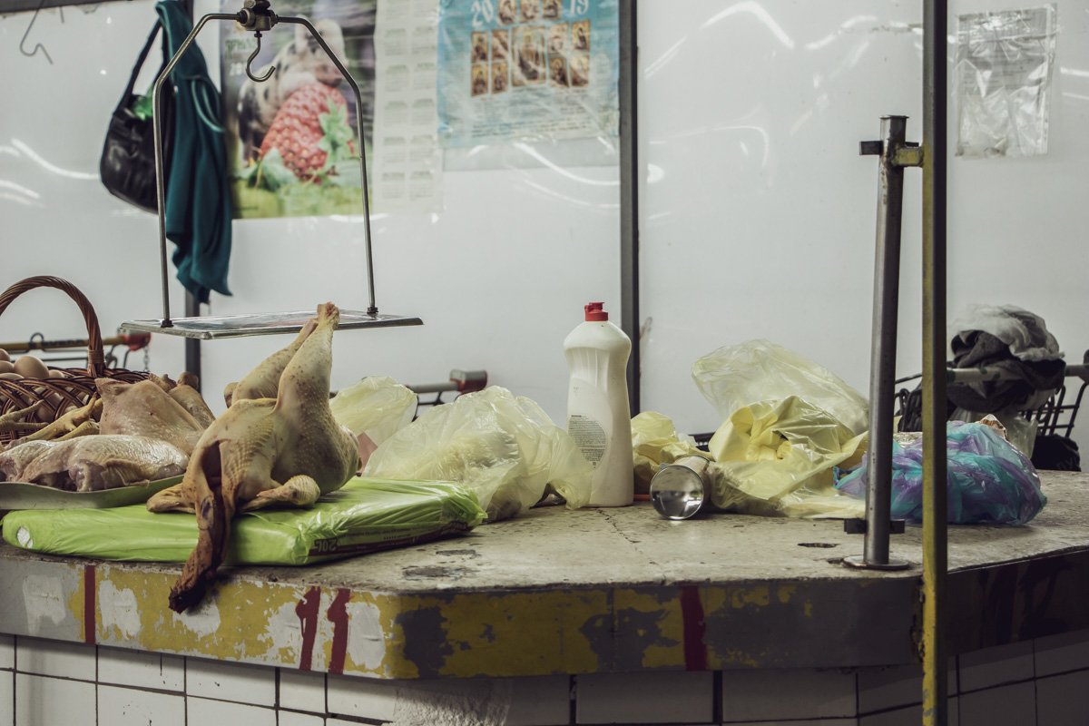 Как вам, например, такой натюрморт: моющее средство и мясо мирно стоят рядом Как вам, например, такой натюрморт: моющее средство и мясо мирно стоят рядом