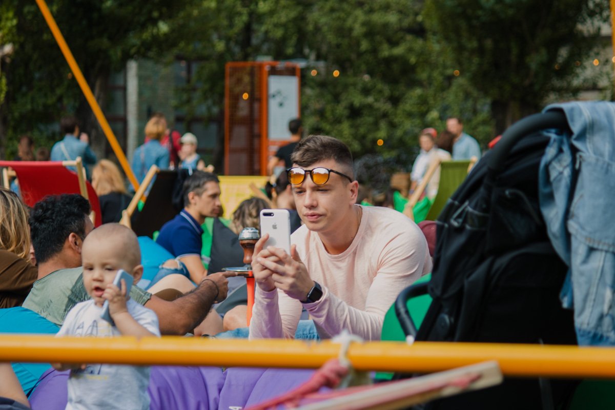 В современном мире люди практически рождаются с гаджетами в руках