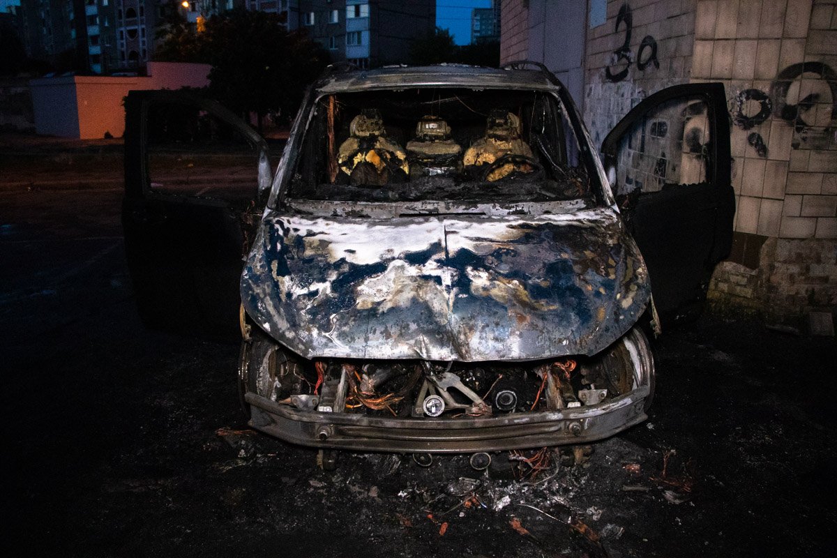 На улице Лисковской загорелся минивэн На улице Лисковской загорелся минивэн