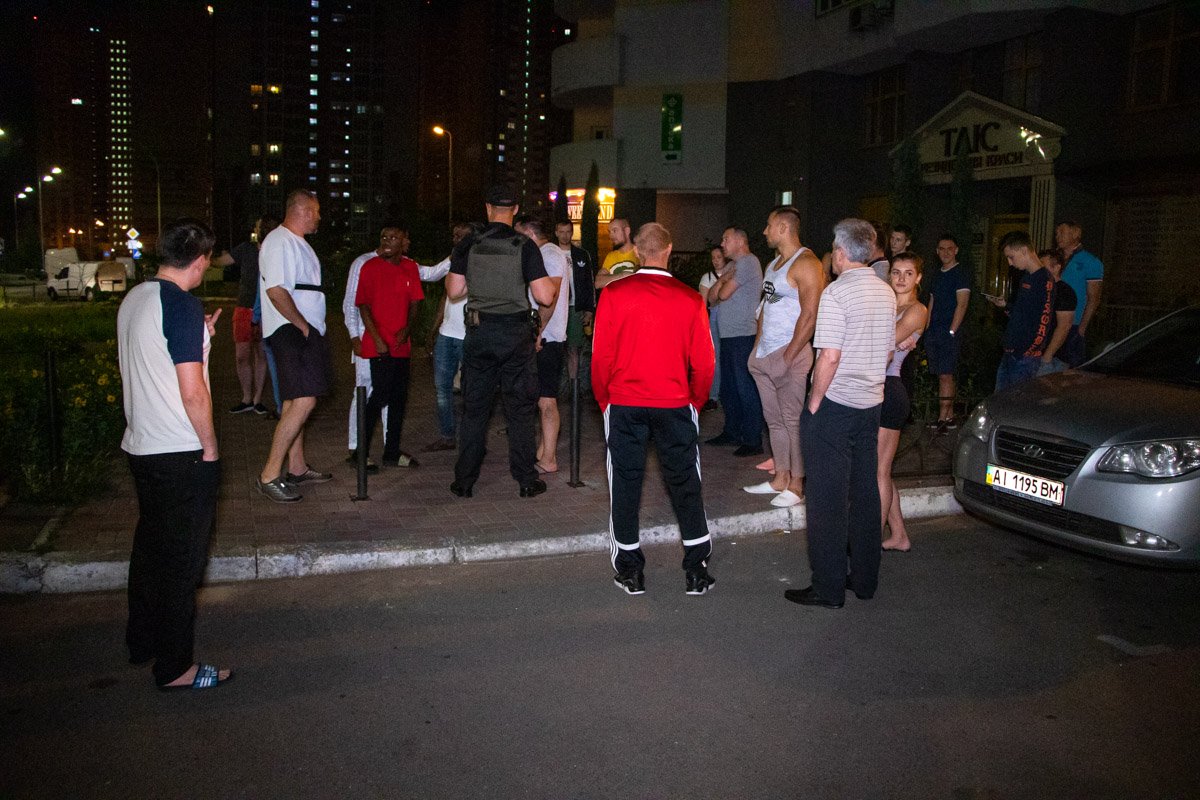 На улице Гмыри между афроамериканцами и местными жителями началась драка 