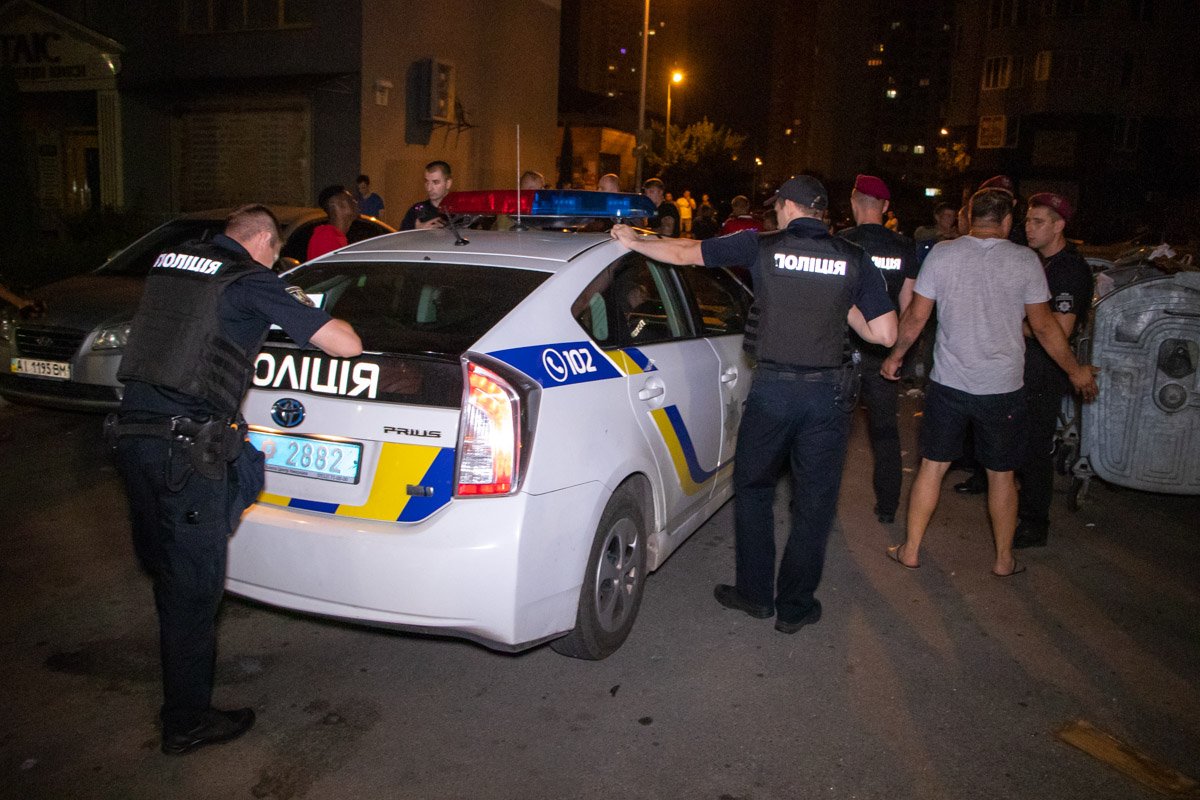 Полиция долгое время не могла успокоить конфликтующие стороны