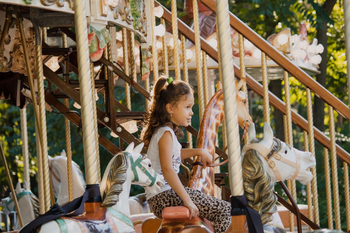 Впрочем, парк может предложить и более спокойный отдых - на аттракционах, например