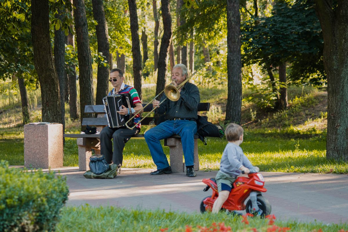 А вот и музыка выходного дня. Буквально!