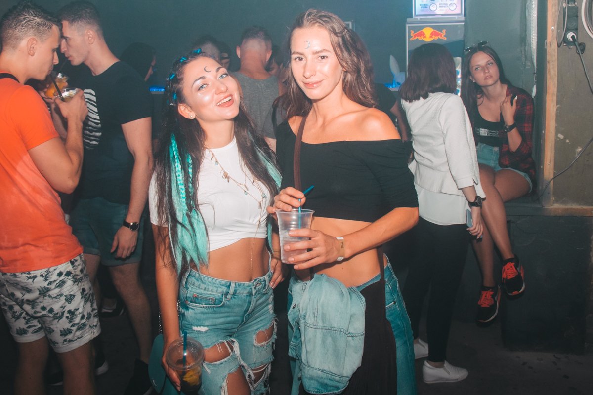 Открытые животики... пусть эта мода никогда не уходит в прошлое!