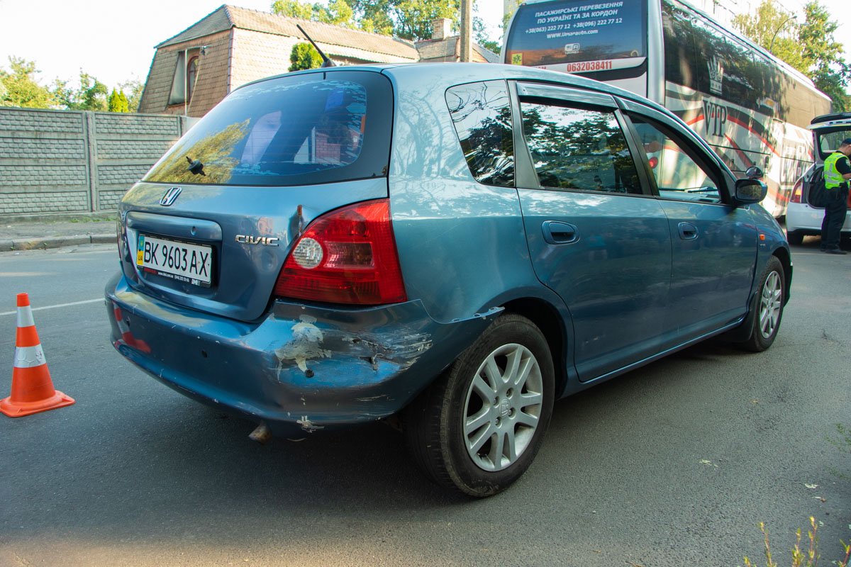 За 300 метров езды горе-водитель повредил четыре автомобиля