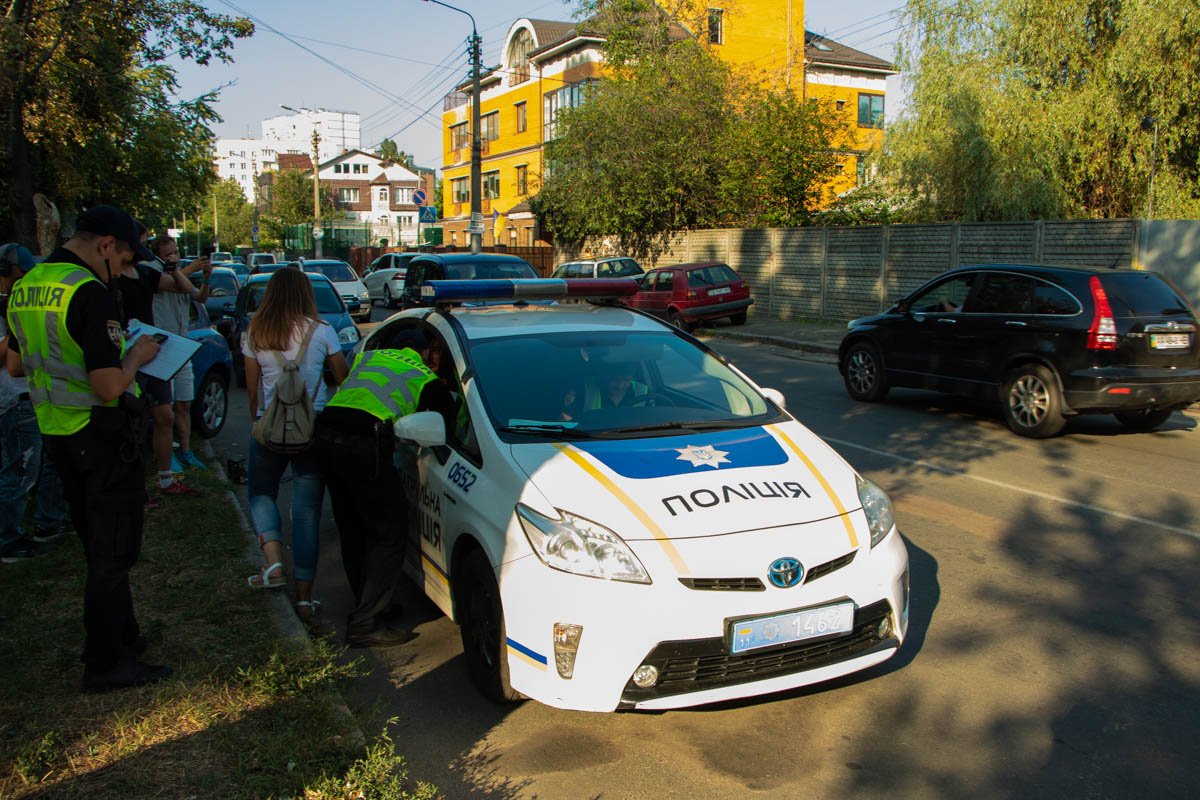 Как оказалось, Nissan принадлежал его жене. Он просто взял ключи и поехал за приключениями 
