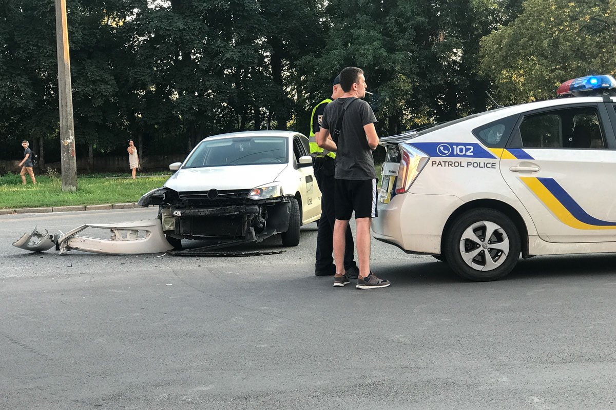 Виновника ДТП и детали аварии устанавливают правоохранители 