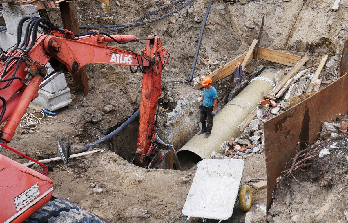 Также идет подготовка котлована для следующего участка трубопровода Также идет подготовка котлована для следующего участка трубопровода