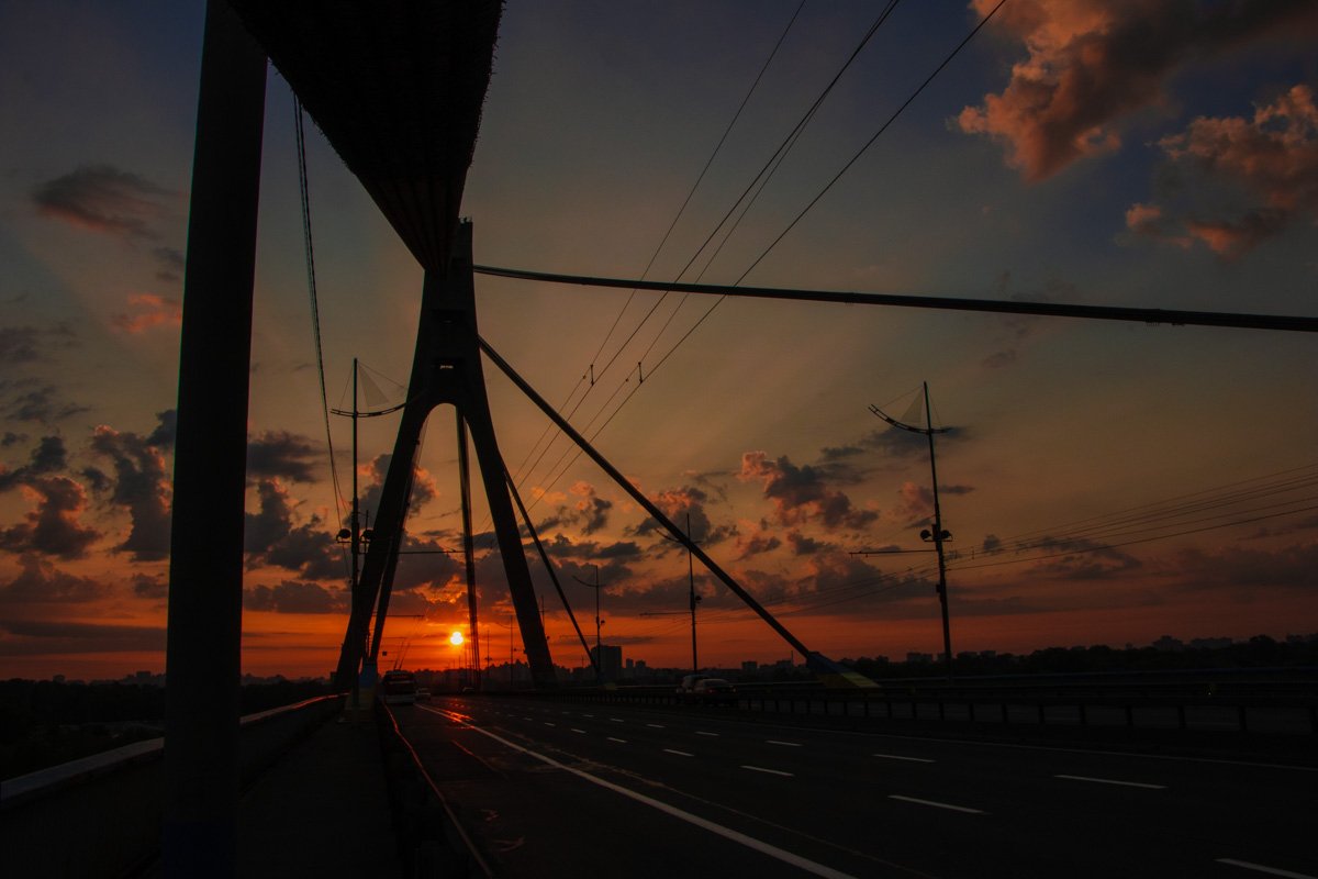 Еще чуть-чуть и столица перекраситься в цвета неба Еще чуть-чуть и столица перекраситься в цвета неба