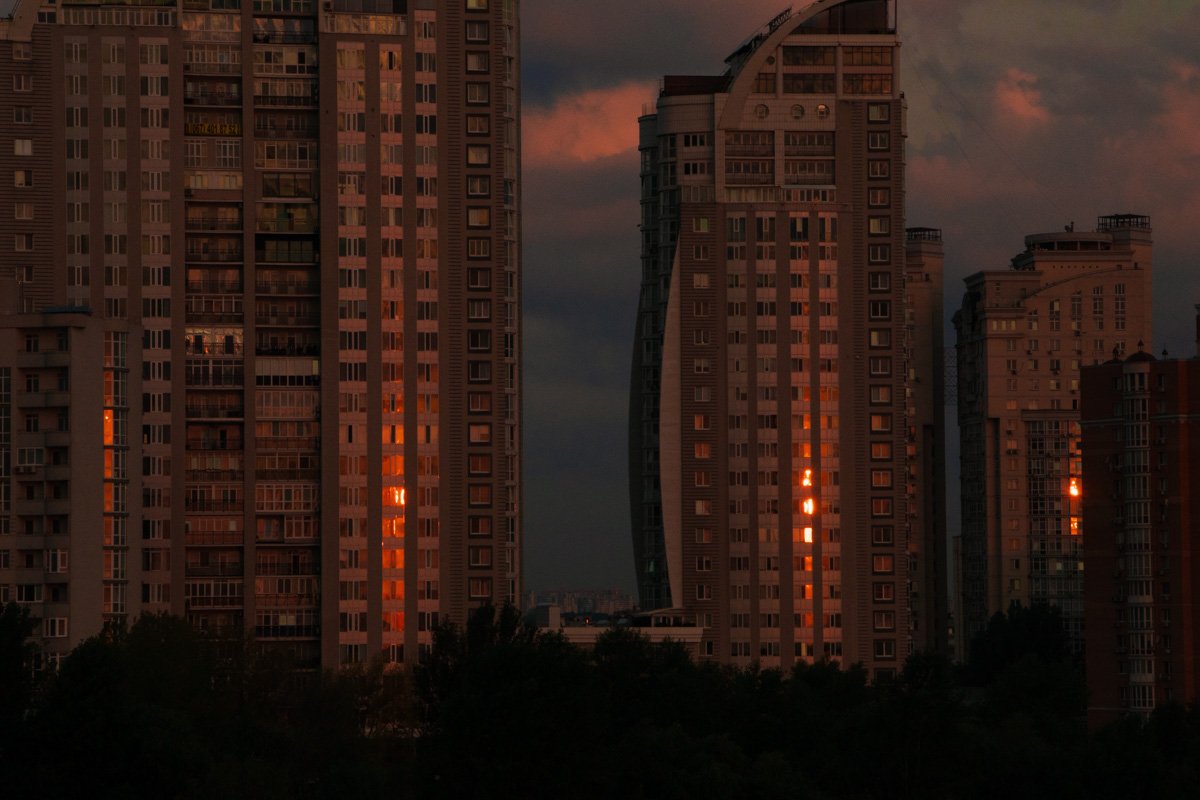 Он заглядывает в каждое окно и тихооонечко гладить жителям Киева щечки Он заглядывает в каждое окно и тихооонечко гладить жителям Киева щечки