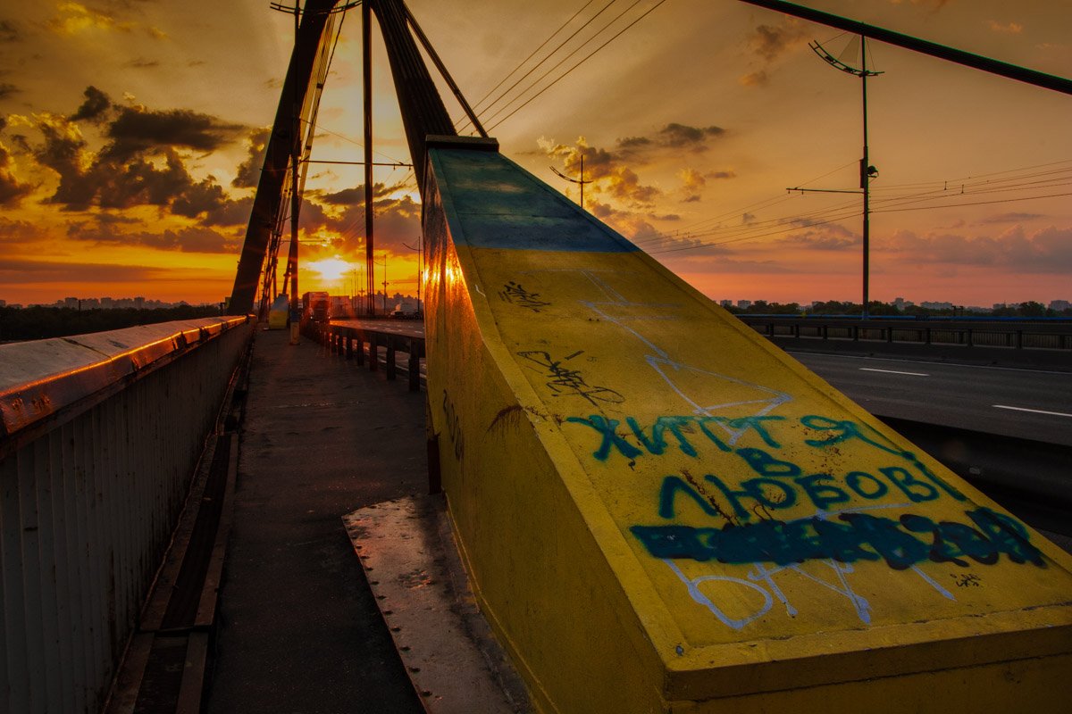 Иногда даже не самые красивые надписи могут нести в себе смысла больше, чем в тексте на сотню страниц Иногда даже не самые красивые надписи могут нести в себе смысла больше, чем в тексте на сотню страниц