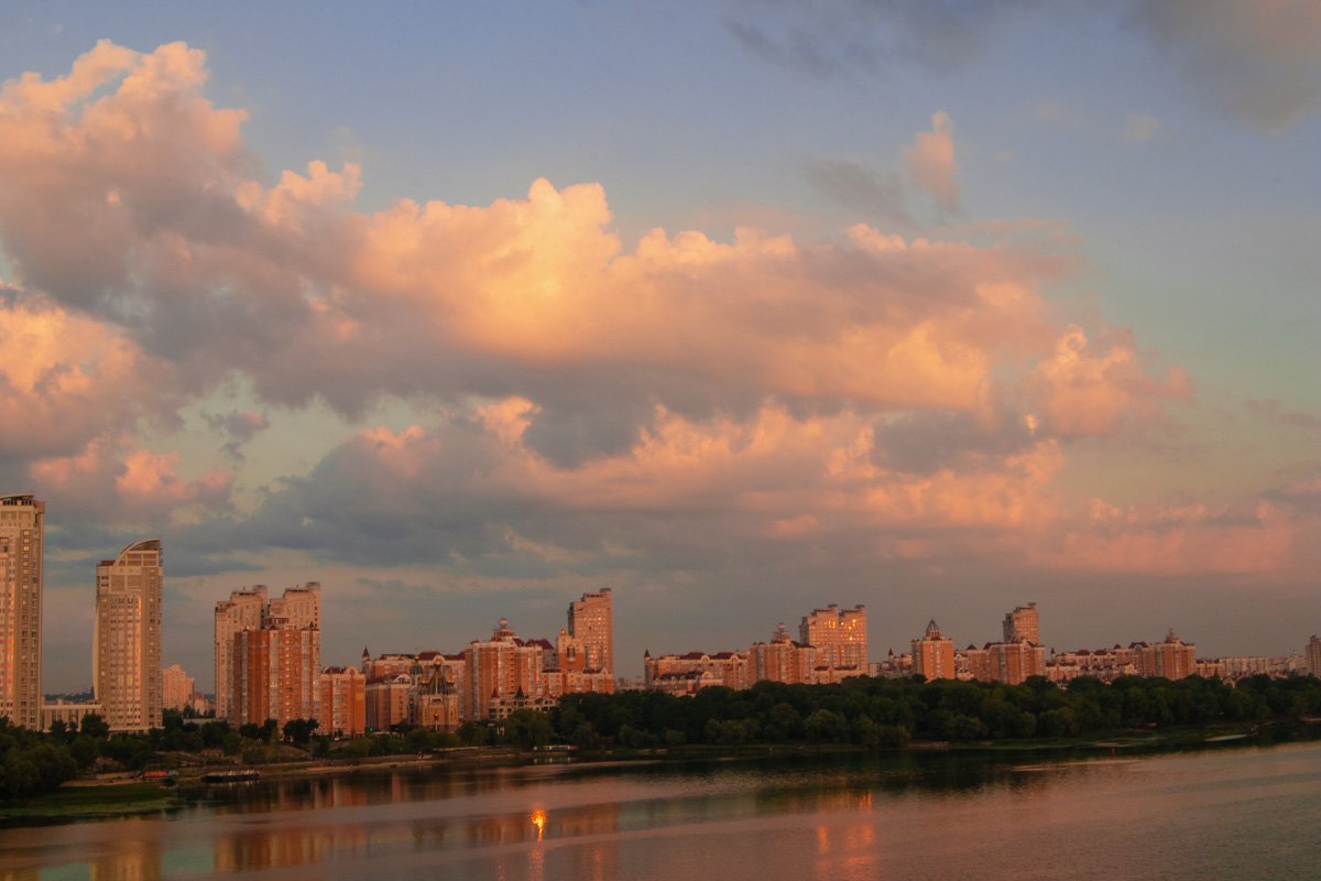 Розовая дымка только отголосками выдает огненно-красное настроение сегодняшнего утра Розовая дымка только отголосками выдает огненно-красное настроение сегодняшнего утра