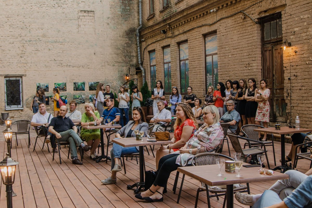 Заброшенный и забытый двор на Андреевском Спуске превратили в культурное пространство