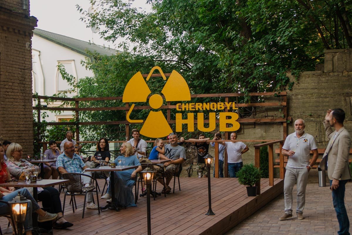 Сам Чернобыль Хаб рассчитан на 60-100 человек, которые смогут комфортно расположиться на специальной деревянной платформе