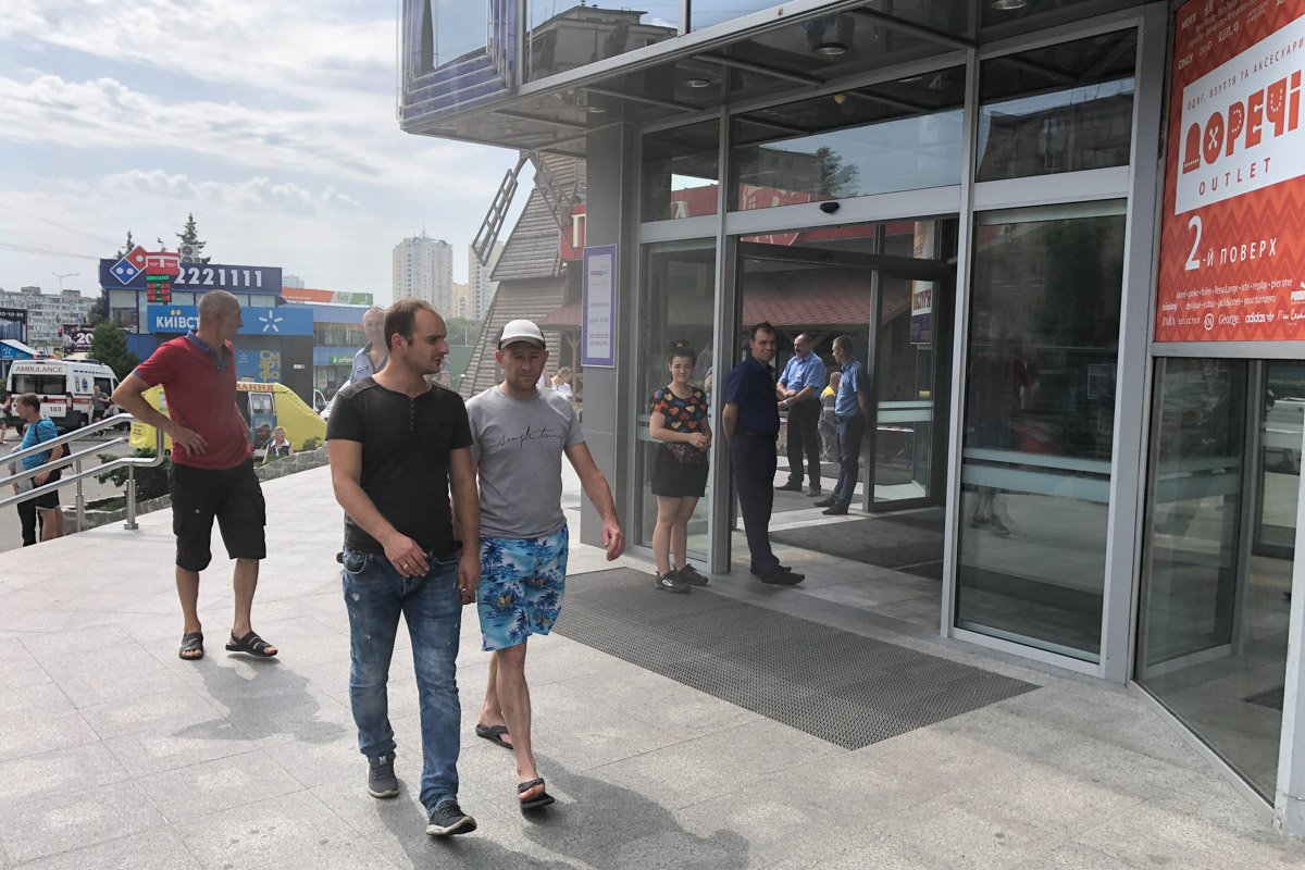 Во вторник, 13 августа, в Киеве на Борщаговке произошел пожар Во вторник, 13 августа, в Киеве на Борщаговке произошел пожар