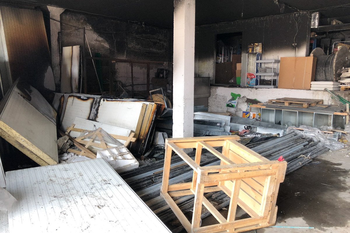 Дым распространился по вентиляции из подвального помещения Дым распространился по вентиляции из подвального помещения