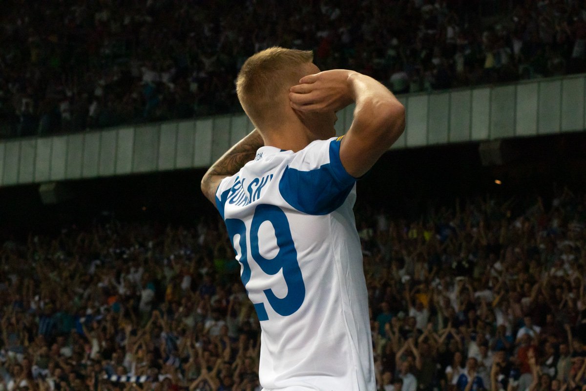 Виталий Буяльский уже на 5 минуте встречи поверг болельщиков в экстаз