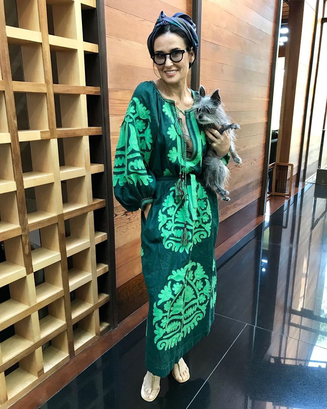 Деми Мур поразила поклонников вышиванкой от украинского дизайнера Деми Мур поразила поклонников вышиванкой от украинского дизайнера