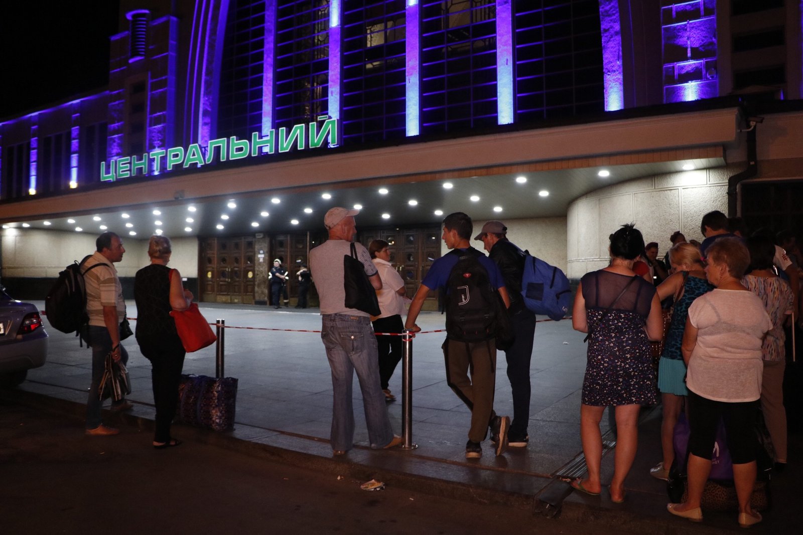 Сообщение о возможной угрозе поступило на линию экстренных служб около 20:40 Сообщение о возможной угрозе поступило на линию экстренных служб около 20:40