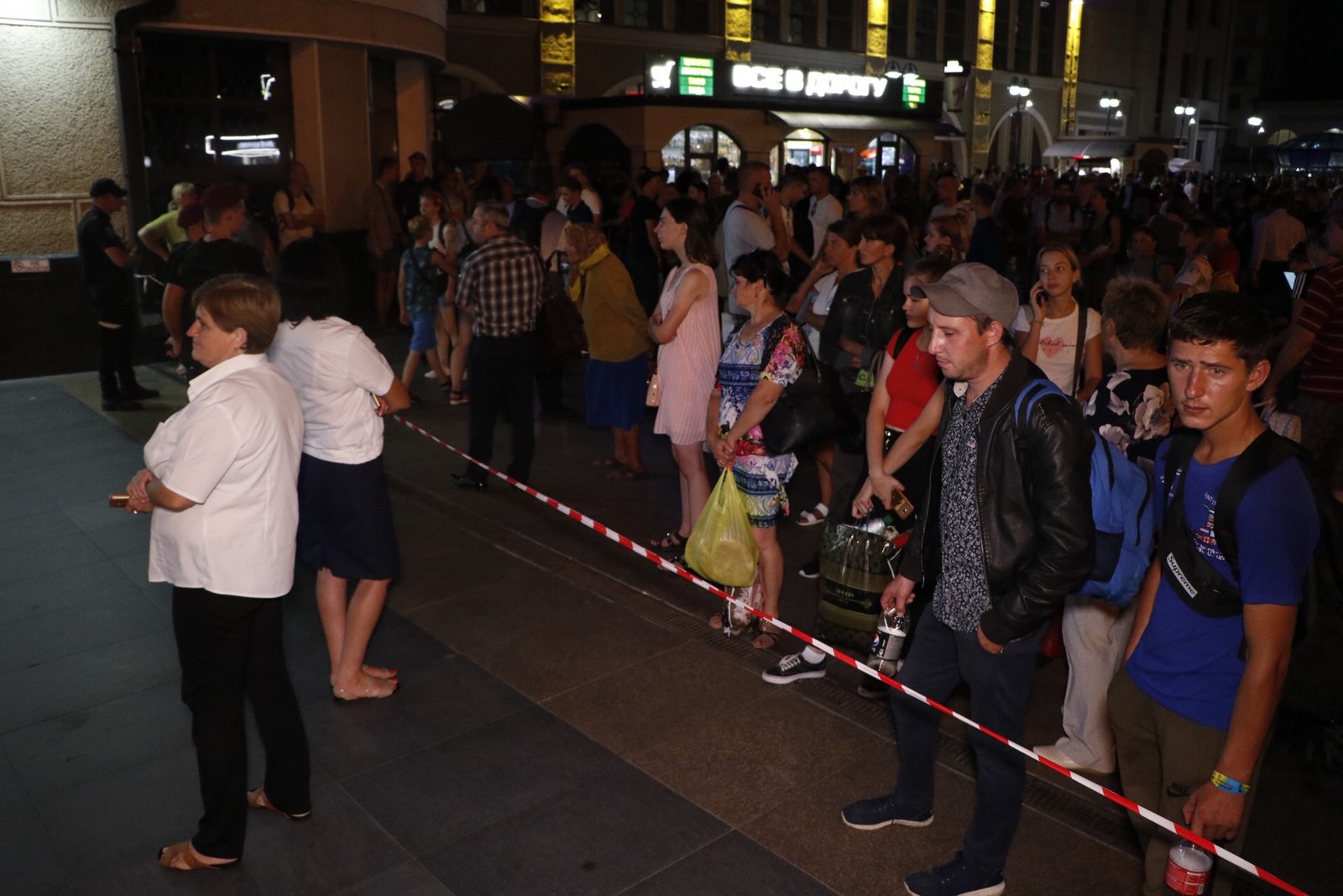 Чуть более часа потребовалось взрывотехникам, чтобы полностью проверить все помещения Чуть более часа потребовалось взрывотехникам, чтобы полностью проверить все помещения