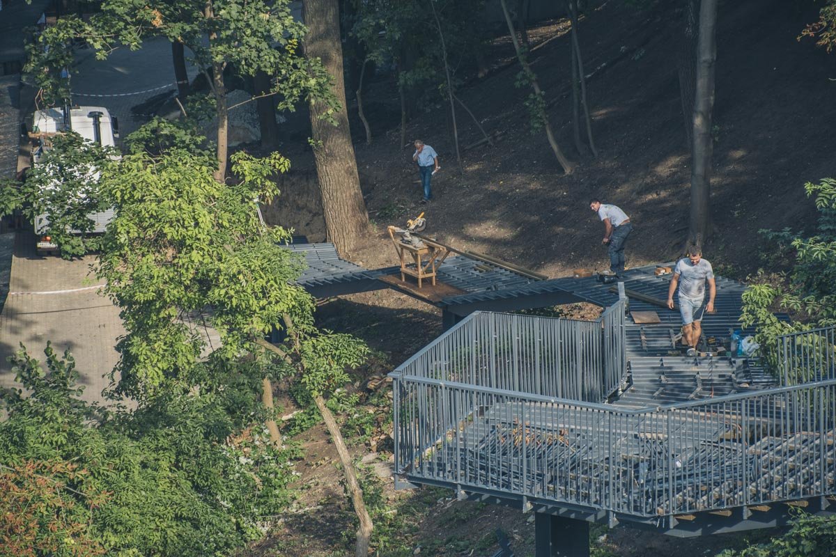 Коммунальщики стараются успеть в срок
